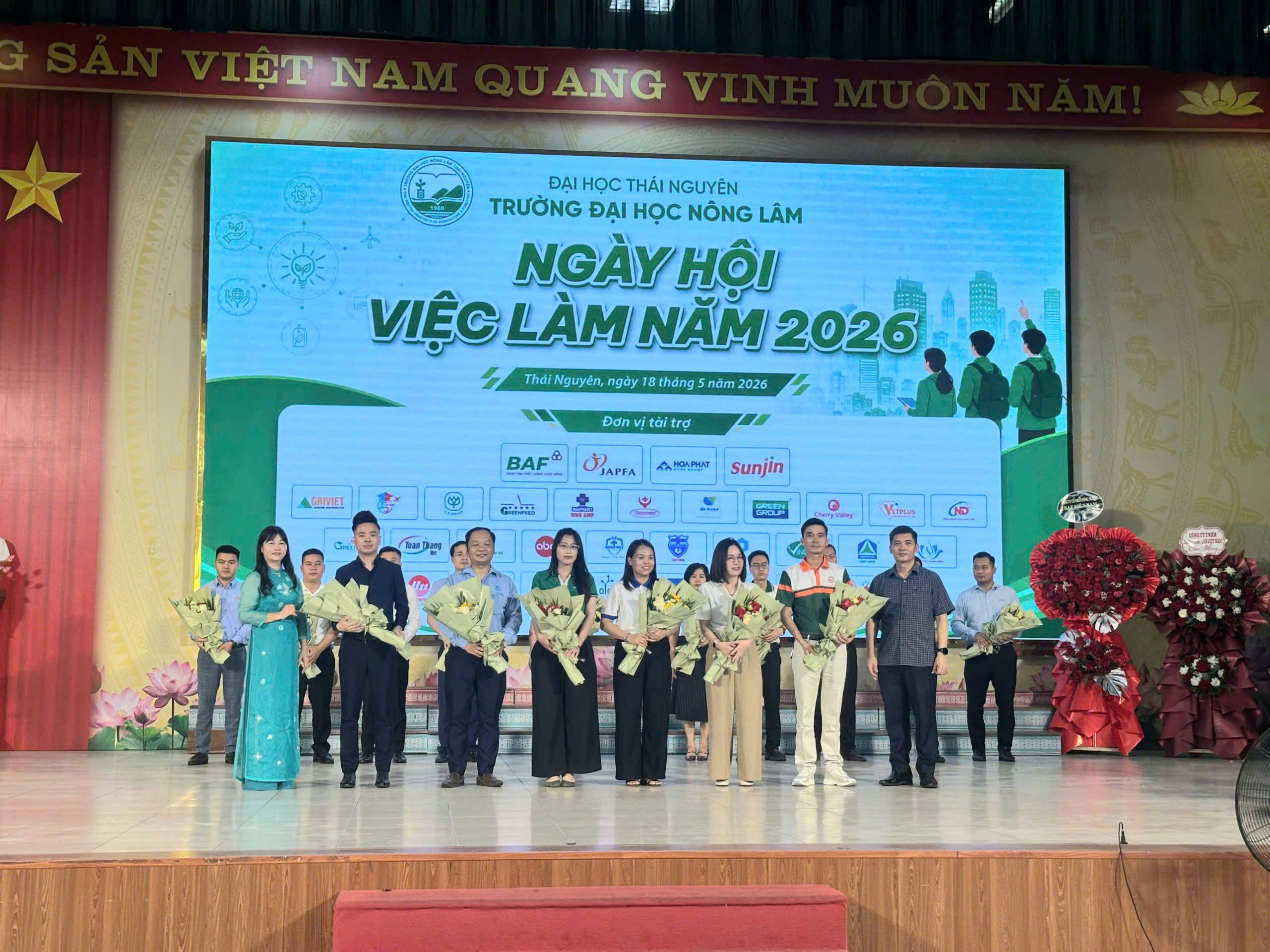 Ngày hội việc làm tại đại học Thái Nguyên 18/5