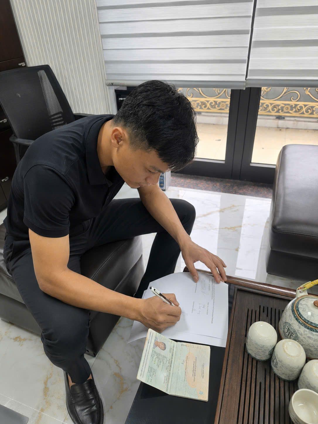 KHÁCH HÀNG TỪ NGHỆ AN RA CÔNG TY KÝ HỢP ĐỒNG LAO ĐỘNG ĐI ĐỨC THEO DIỆN VISA 18B