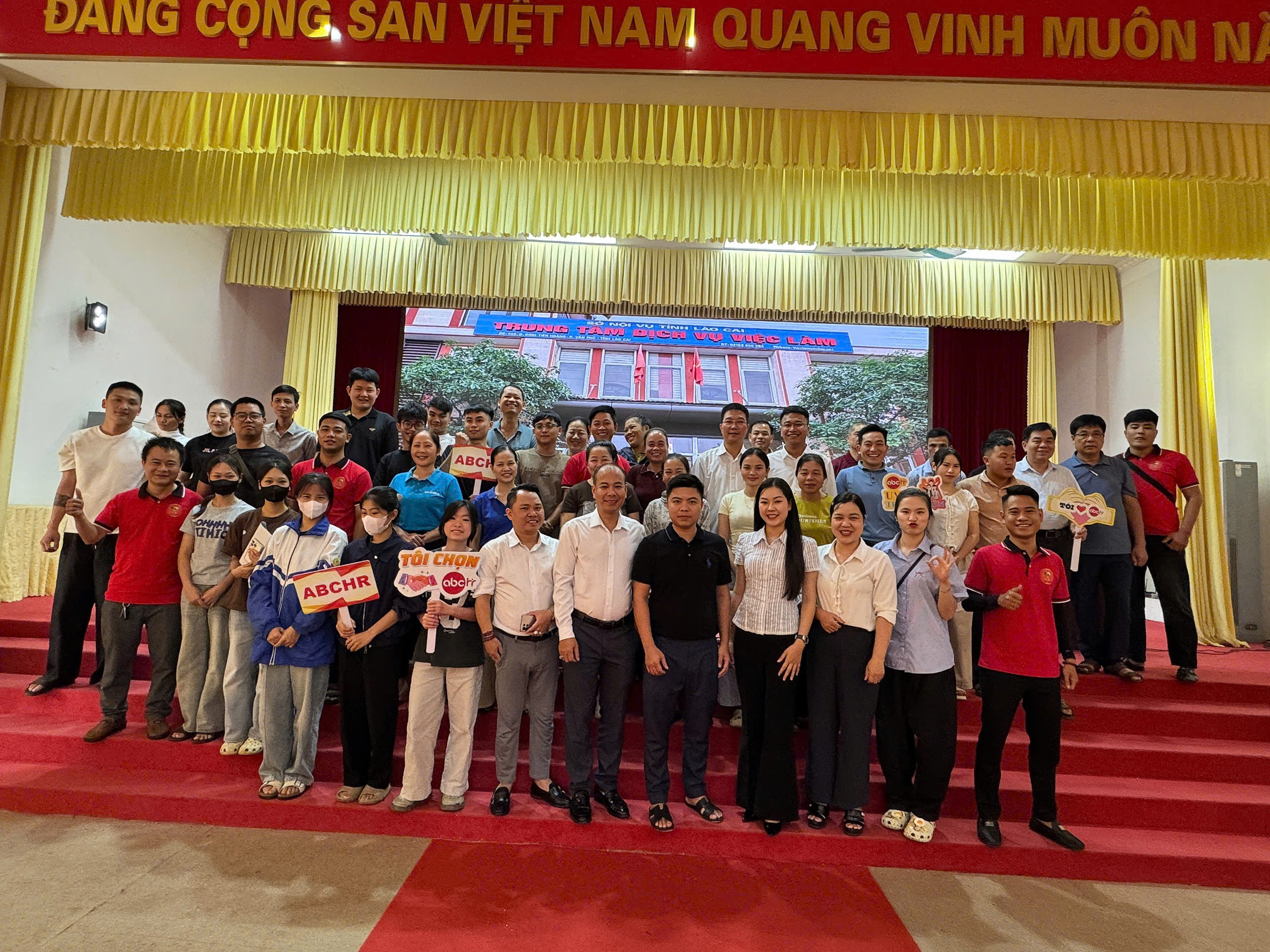 MINH TIẾN THAM DỰ PHIÊN GIAO DỊCH VIỆC LÀM TẠI PHƯỜNG NGHĨA LỘ – TỈNH LÀO CAI